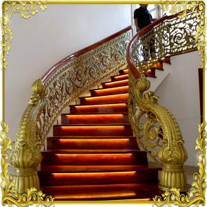 Cầu thang nhôm đúc hoa lá tây loại xoắn